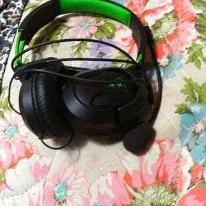 Turtle beach green and black